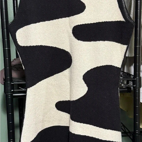Cider Black and Cream Patterned Dress - Picture 2 of 6